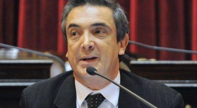 Para Artaza, Scioli est� "m�s cerca de las corporaciones que de la gente"