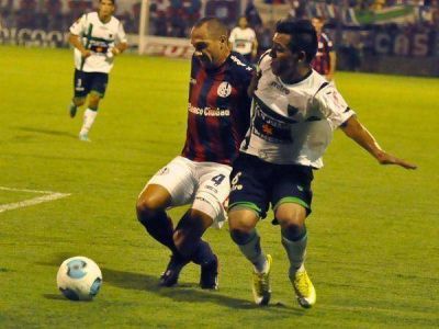 San Lorenzo igual� sin goles frente a San Mart�n y se conform� con el punto