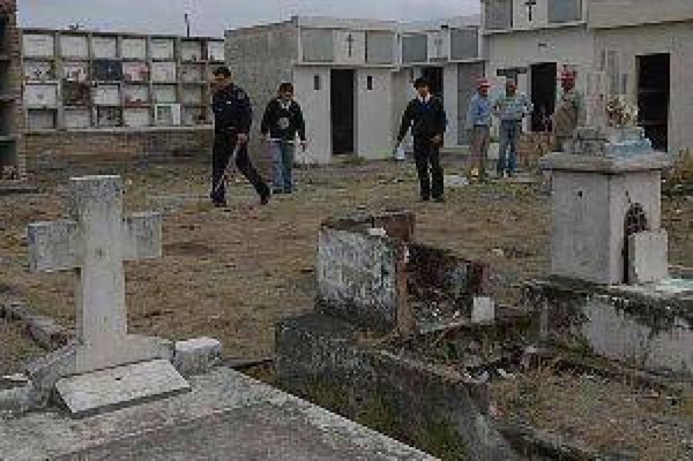 Detectaron dos enterramientos clandestinos con "varios" cuerpos