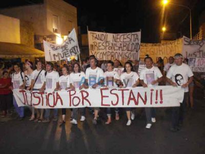 Con un fuerte cuestionamiento al comisario Urruch�a se realiz� la segunda marcha por Estani