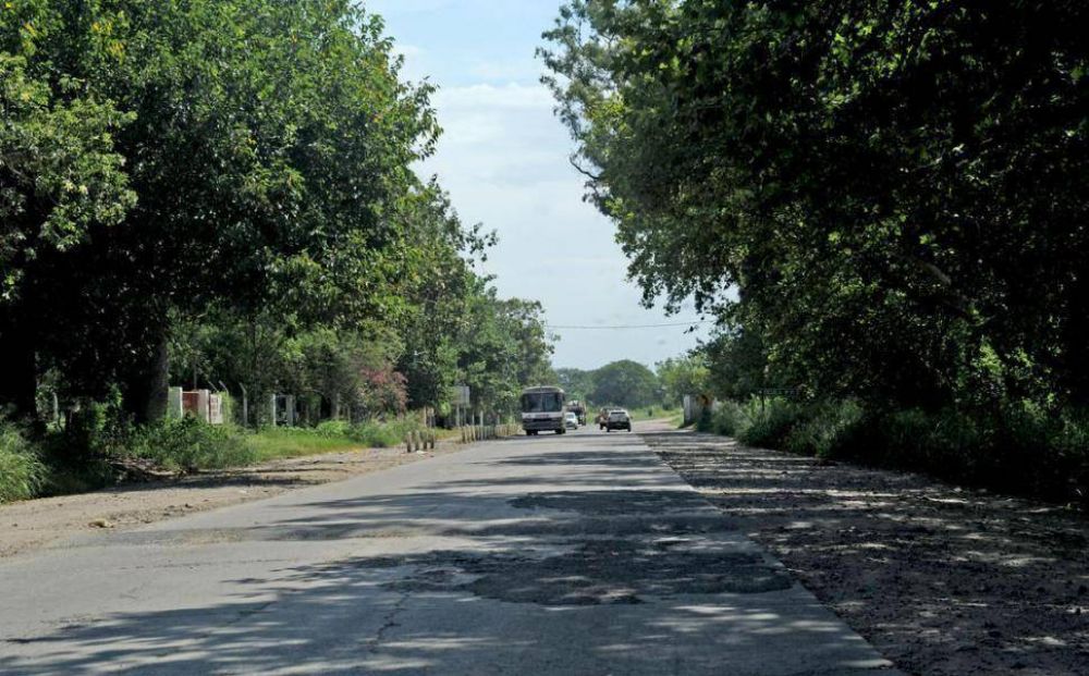 El mal estado de la ruta 304 afecta al transporte de granos