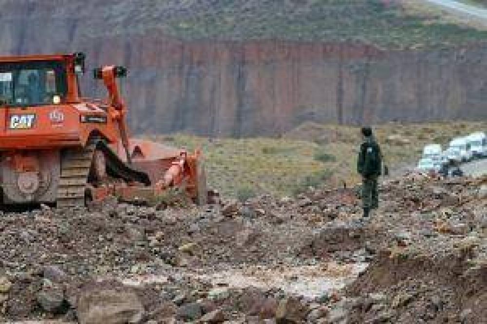 Al menos unas 660 personas varadas por aludes en Mendoza