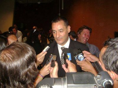Larra�aga adhiri� a la Ley de Regal�as