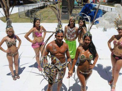 Carnaval en Rosario: historias de barrio contadas con color, brillo y plumas