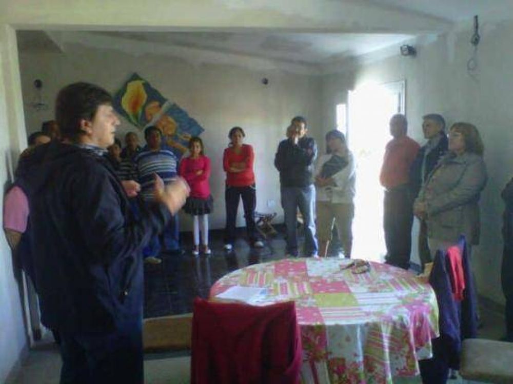 Reuni�n de Diputados con vecinos del Barrio Olivieri para tratar problem�ticas