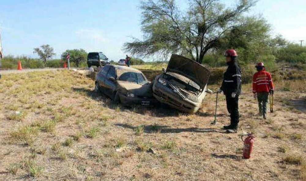 Choque frontal en ruta 38 solo deja da�os materiales