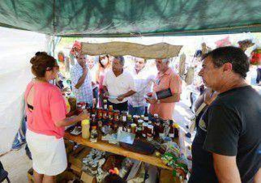 Quiroga ponder� el traslado de la feria del parque 