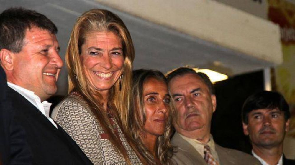 Leones: la Provincia lleva sus anuncios al stand de la Rural