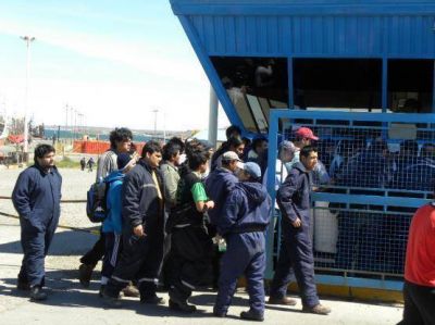 Cientos de trabajadores felices por el veranito del calamar