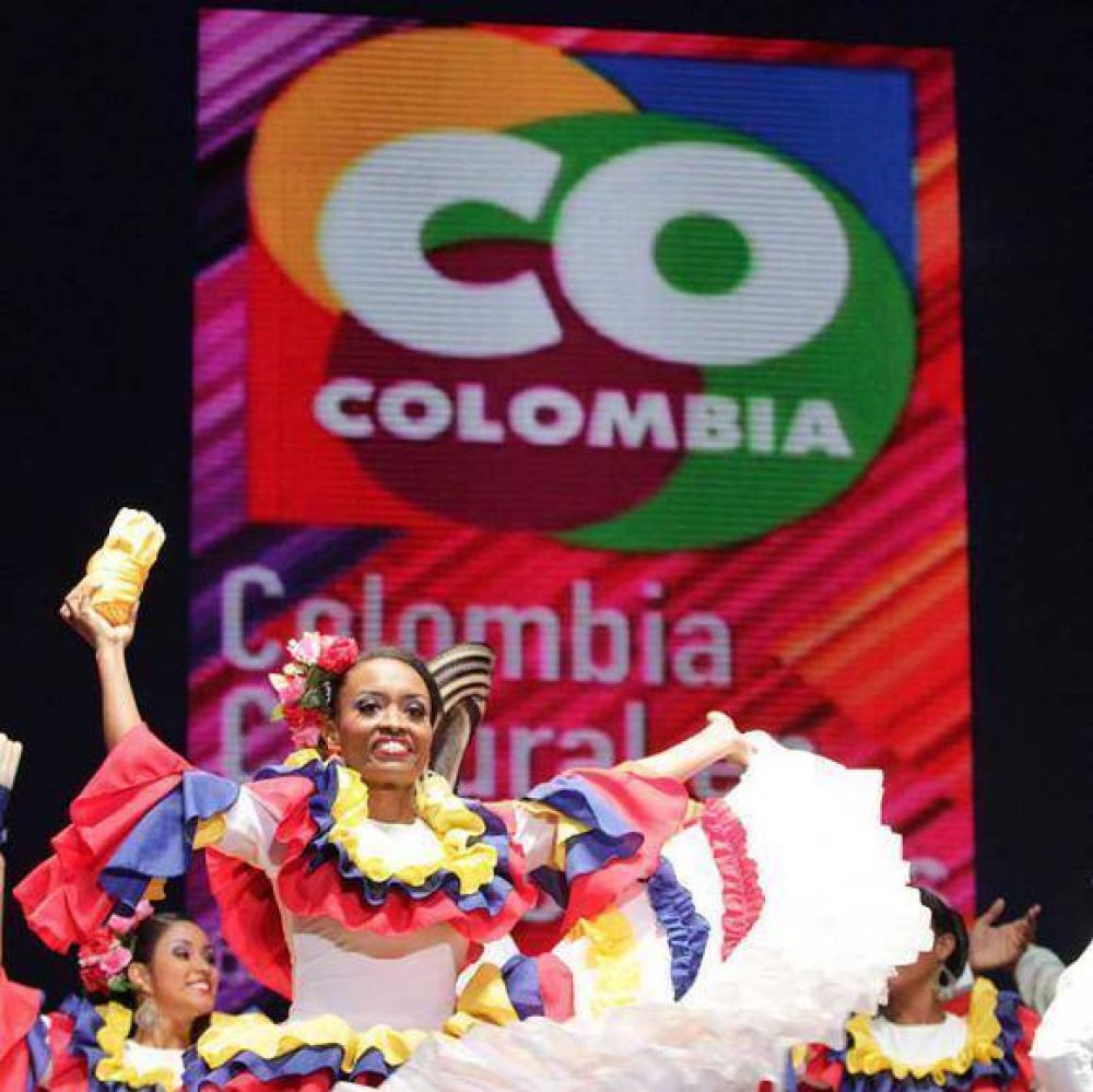 Los porte�os disfrutaron del "Caribe Salsa" y Pac�fico Total" en el Planetario
