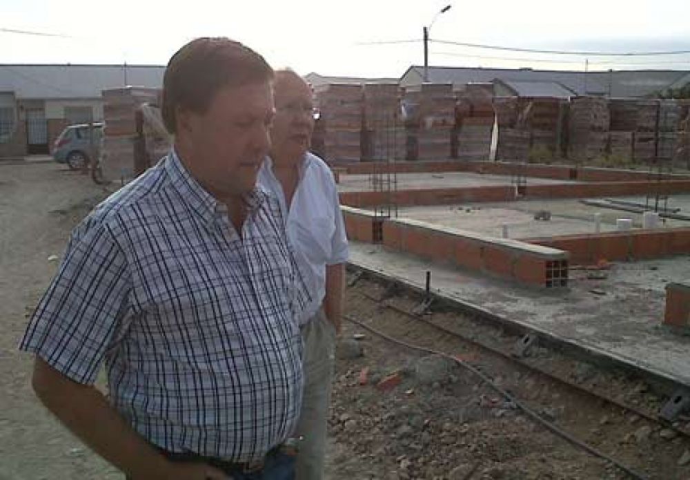 Gobernador recorri� obras en Jacobacci y particip� de la fiesta del Michay
