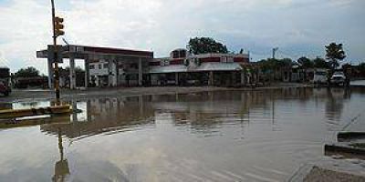 Tornado azot� la localidad de Las Lomitas y produjo importantes da�os materiales