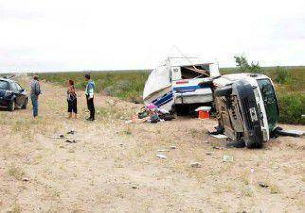 Familia de Cipolletti volc� cerca del balneario grutense 