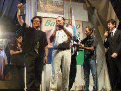 Festival de Baradero: V�ctor Heredia y grandes artistas subieron al escenario