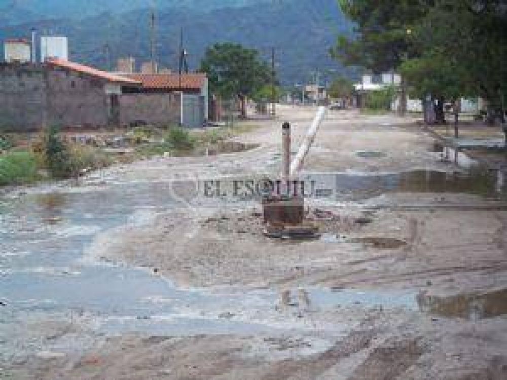 Vecinos del B� 500 Viviendas reclaman por el colapso de la red de cloacas