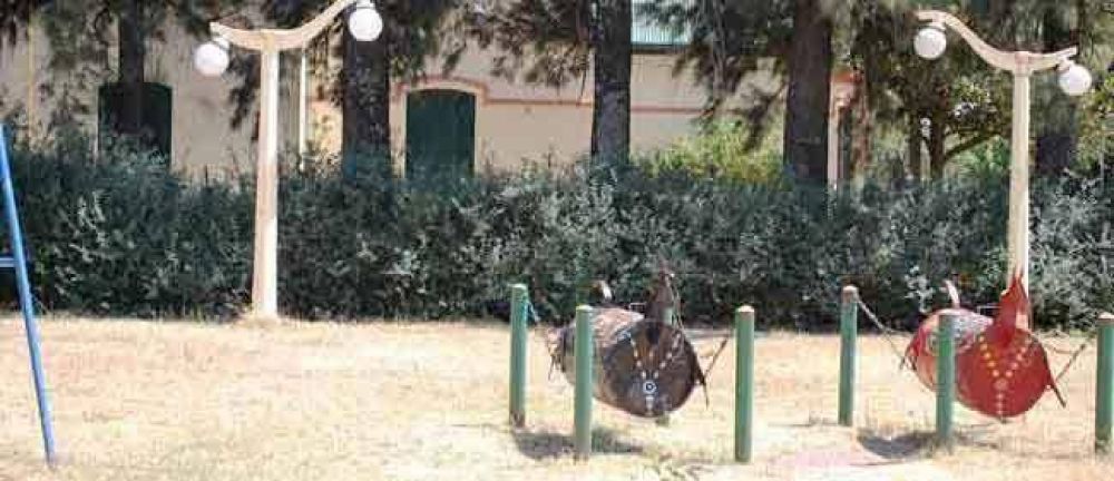 Repararon luminarias en tres plazas