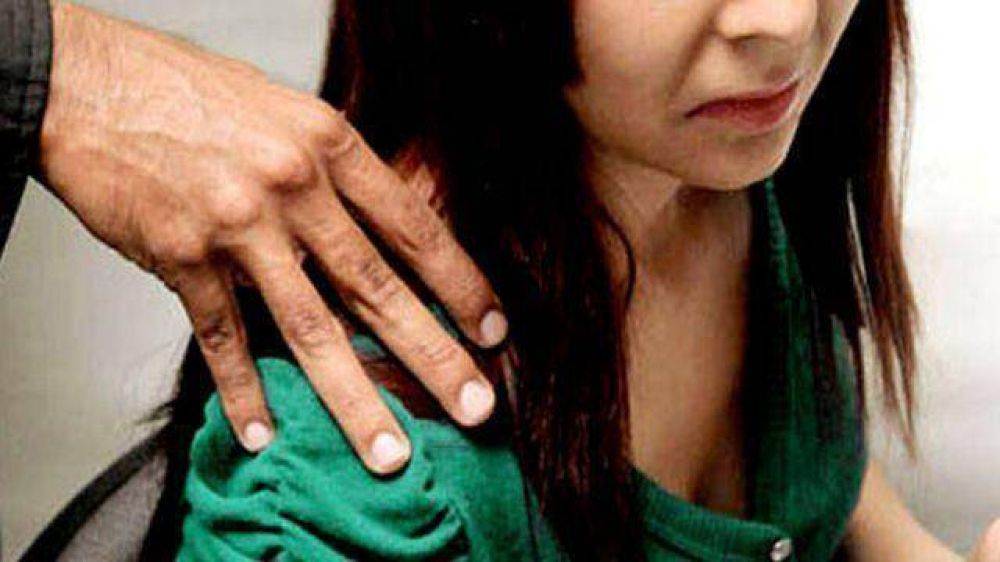 Intendente apunta contra opositores por una denuncia por abuso sexual	 