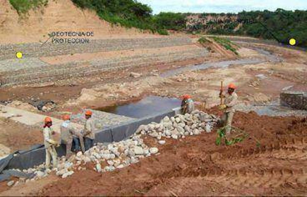 Avanzan las obras de estabilizaci�n del cauce del r�o Tartagal. 