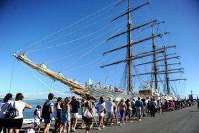 M�s de 95 mil personas visitaron la Fragata Libertad