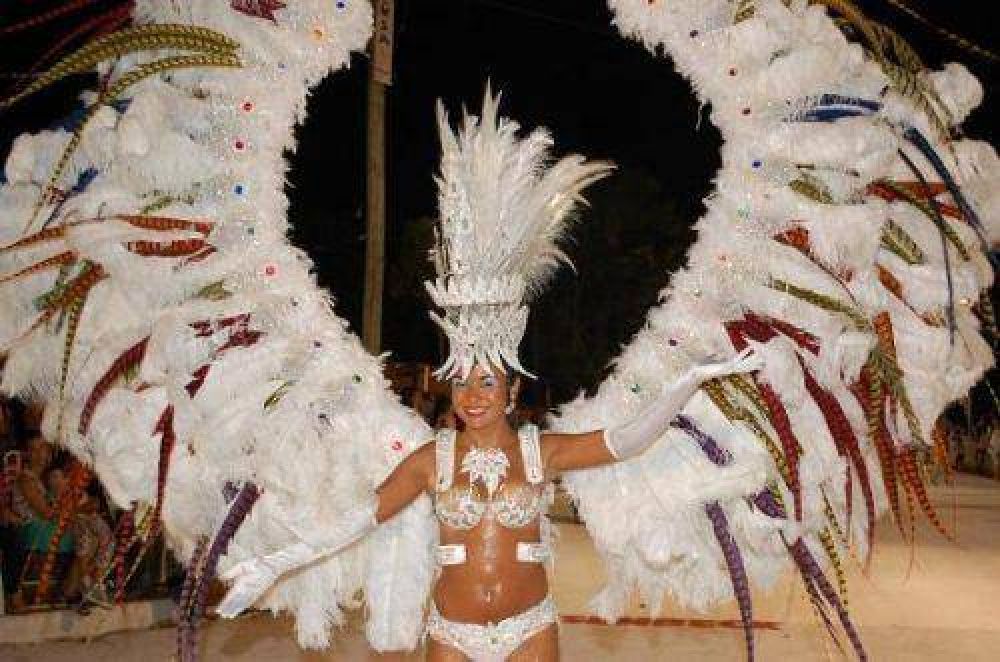 �Imperial Samba Show� de San Javier, pentacampeona provincial de los carnavales misioneros