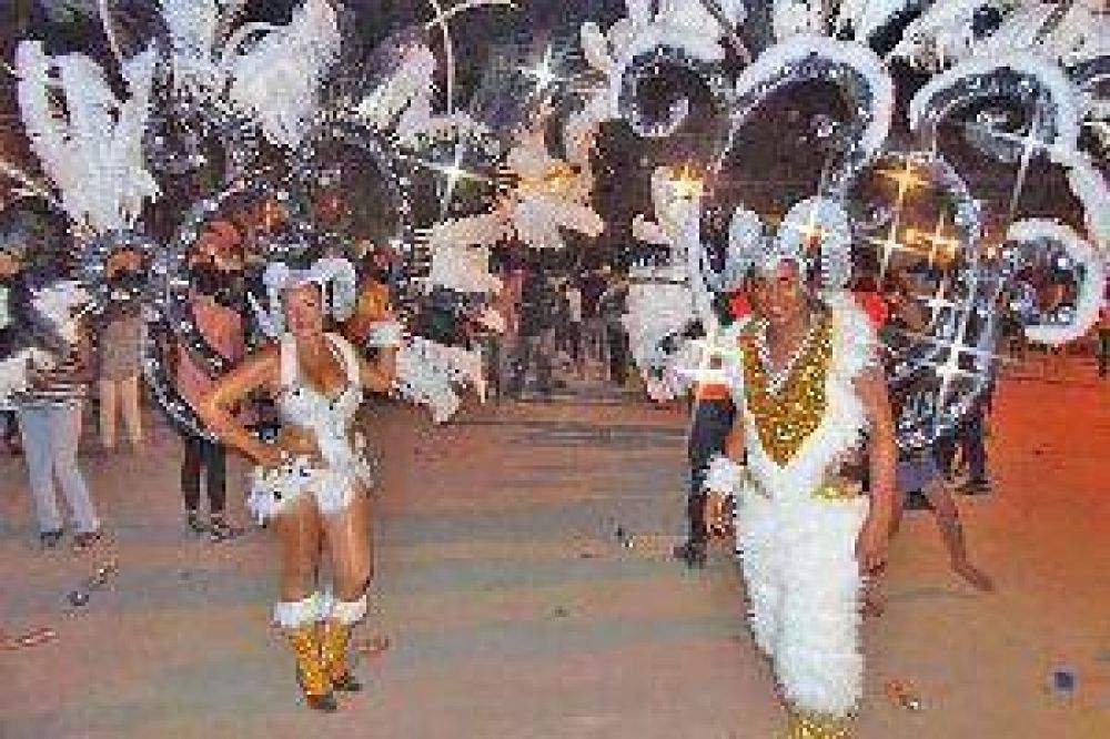 Los corsos arrancaron con todo en Quimil�, con m�s de 10.000 personas en la primera noche