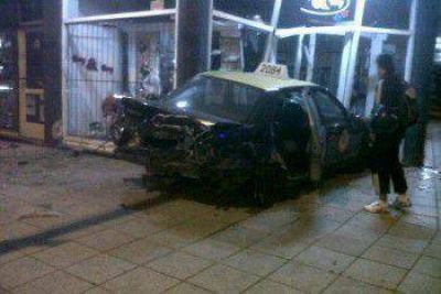 Picada mortal: corr�an y chocaron un taxi, quitando la vida al conductor