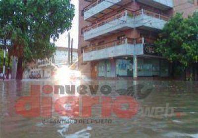 La tormenta provoc� cortes de luz e inund� las calles de Madre de Ciudades