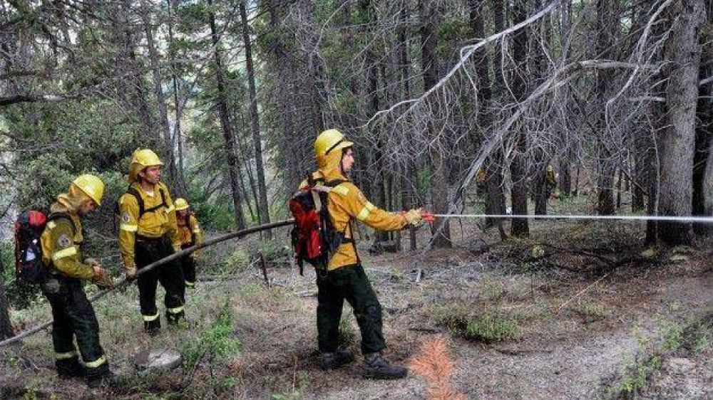 El Intendente de Epuy�n destac� el trabajo de los brigadistas para sofocar el incendio
