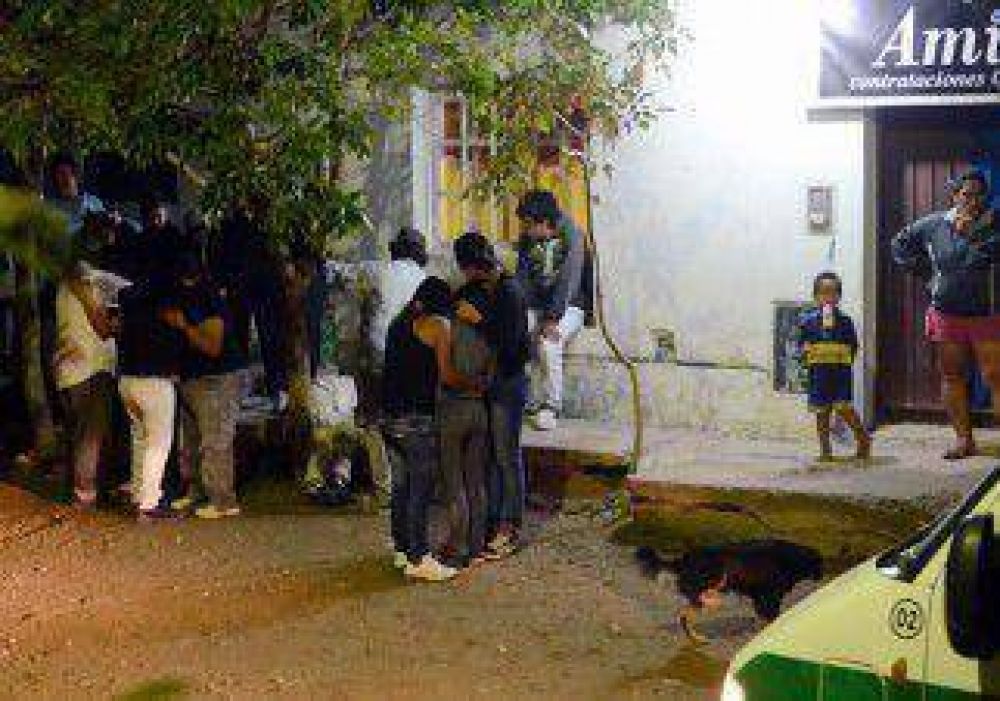 Asesinaron de m�s de 10 balazos a dos j�venes en el barrio Cuenca XV 