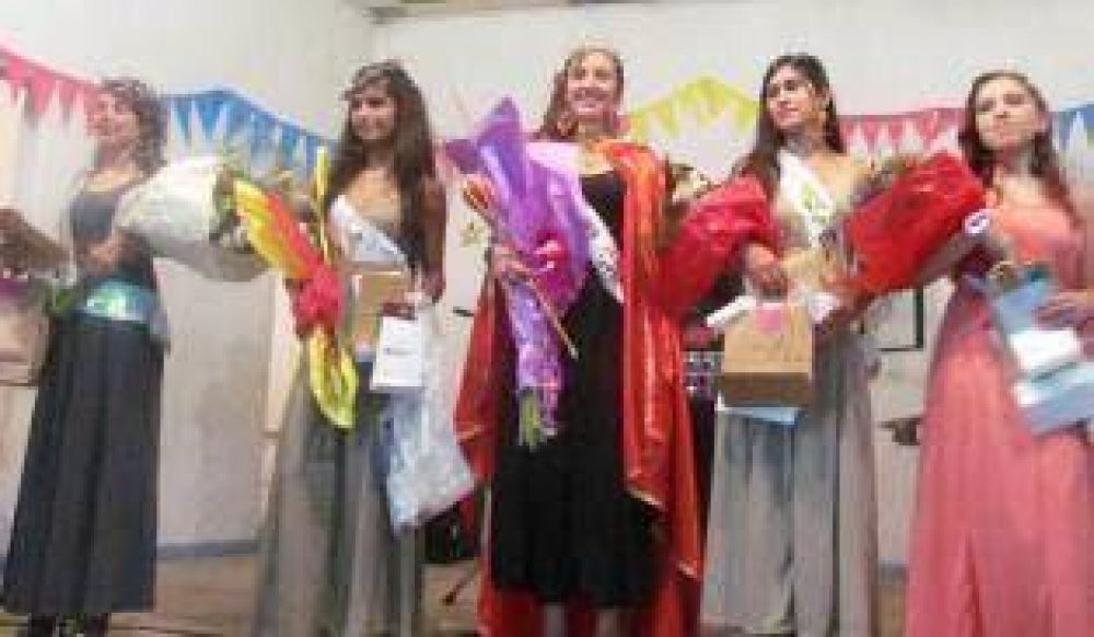 Con la elecci�n de la reina, culminaron los carnavales en Del Carril