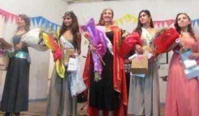 Con la elecci�n de la reina, culminaron los carnavales en Del Carril