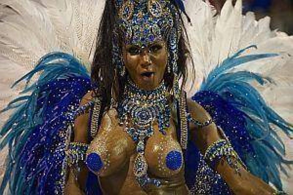 Con su tradicional brillo, comenz� el carnaval de R�o