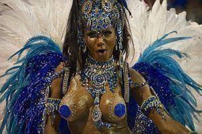 Con su tradicional brillo, comenz� el carnaval de R�o