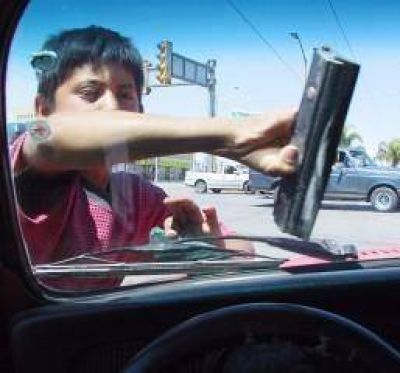 Un ni�o que trabaja en la calle puede juntar hasta $150 por d�a