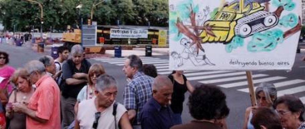 Vecinos cortaron la 9 de Julio en contra de la quita de �rboles
