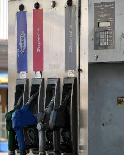 Se mantiene la brecha en el precio de las naftas