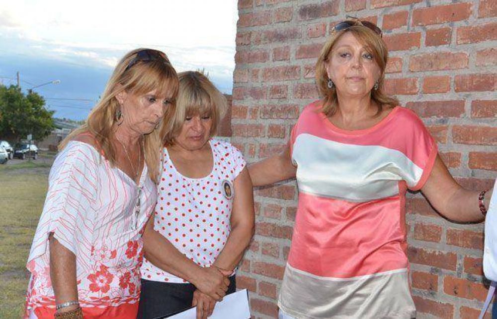 "Queremos un lugar donde poder llevarle una flor", dice la madre de Andrea L�pez