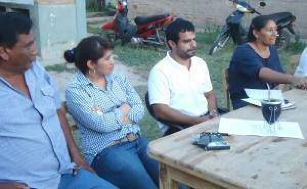 Flores se comprometi� a mejorar la cobertura policial a familias abor�genes de Castelli