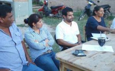 Flores se comprometi� a mejorar la cobertura policial a familias abor�genes de Castelli