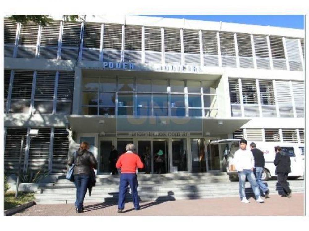 Fiscal�a pidi� elevar a juicio la causa por estafa de abogados