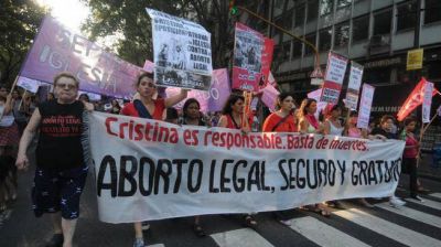 Mueren menos mujeres por abortos