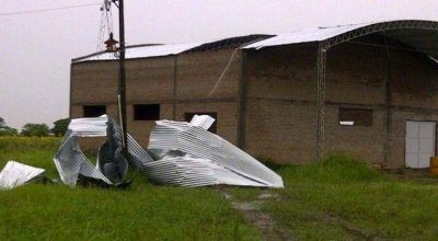 Fuertes vientos ocasionaron da�os en viviendas de El Impenetrable