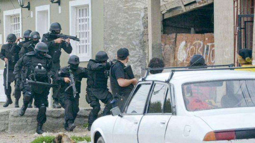 Asesinan a un hombre y hieren a su hermano en pelea entre compatriotas