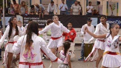Las murgas desfilaron ante un masivo p�blico en el Carnaval  de la Alegr�a