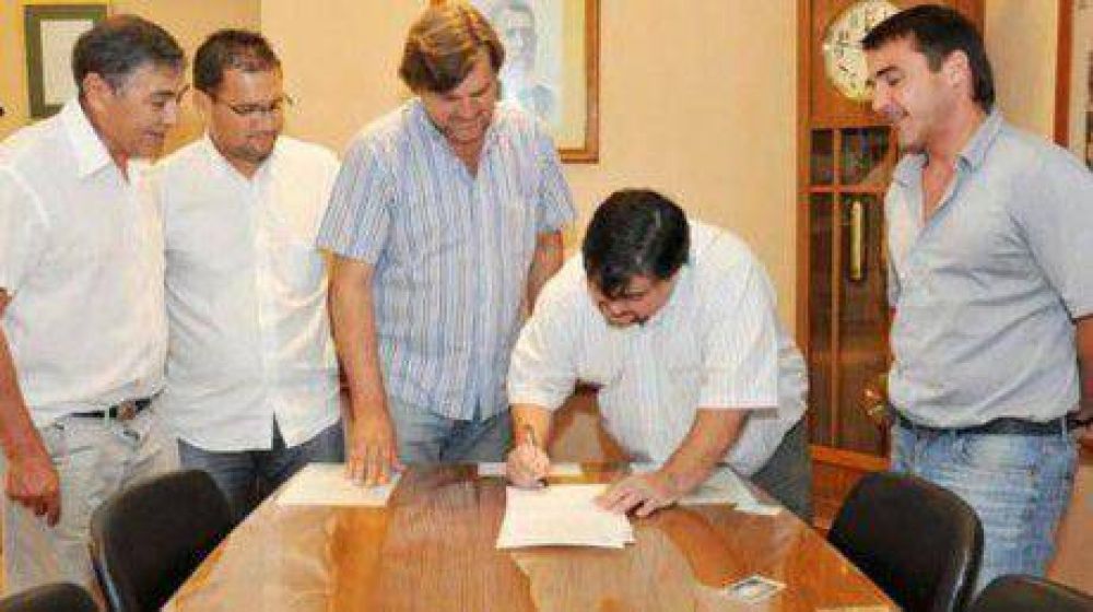 P�rez Cat�n se fue de licencia y asumi� Pablo Das Neves