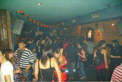 Clausuran fiesta clandestina en barrio Alfar