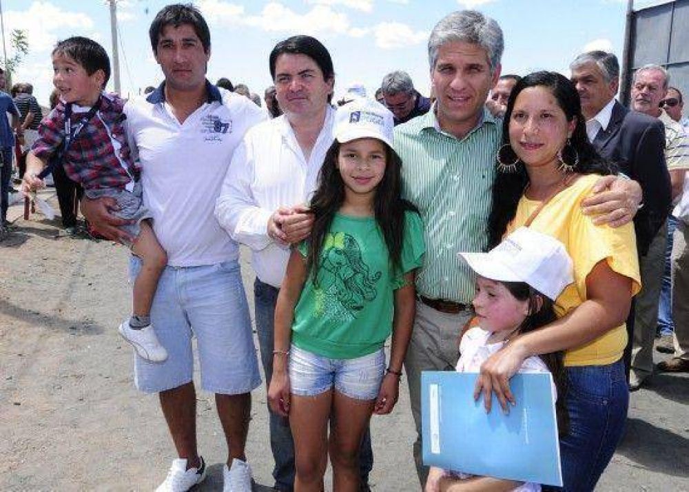Justicia Social: El sue�o de la vivienda propia lleg� a Saladillo