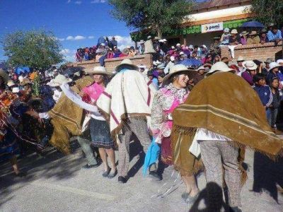 Serpentina, talco y mucha alegr�a en los corsos de la Capital de la Puna