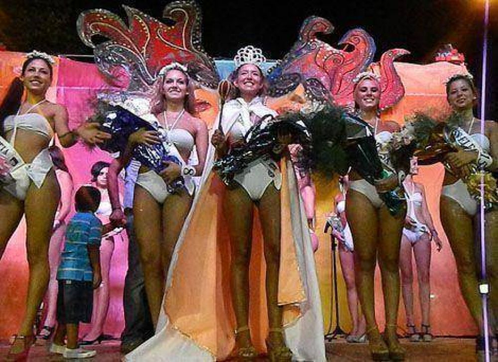 Camila Califra fue elegida Reina del Carnaval de Chivilcoy 2013 