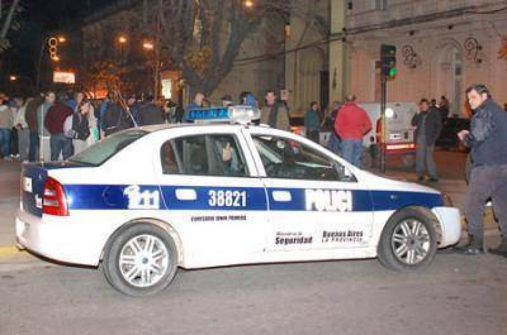 Un kiosquero corri� a un ladr�n a palazos y frustr� el asalto